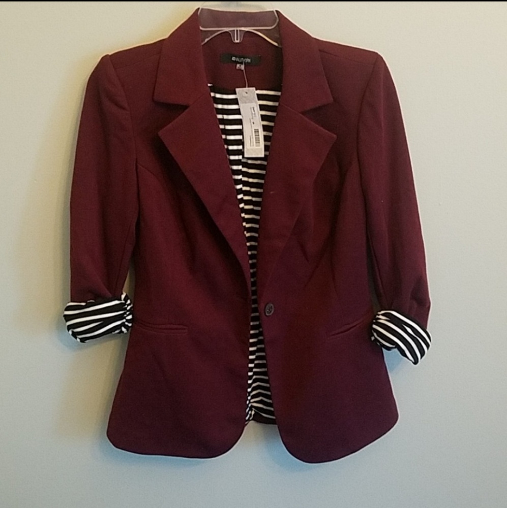 41 Hawthorn Benson 3/4 Ruched Burgundy Sleeve Blaz
